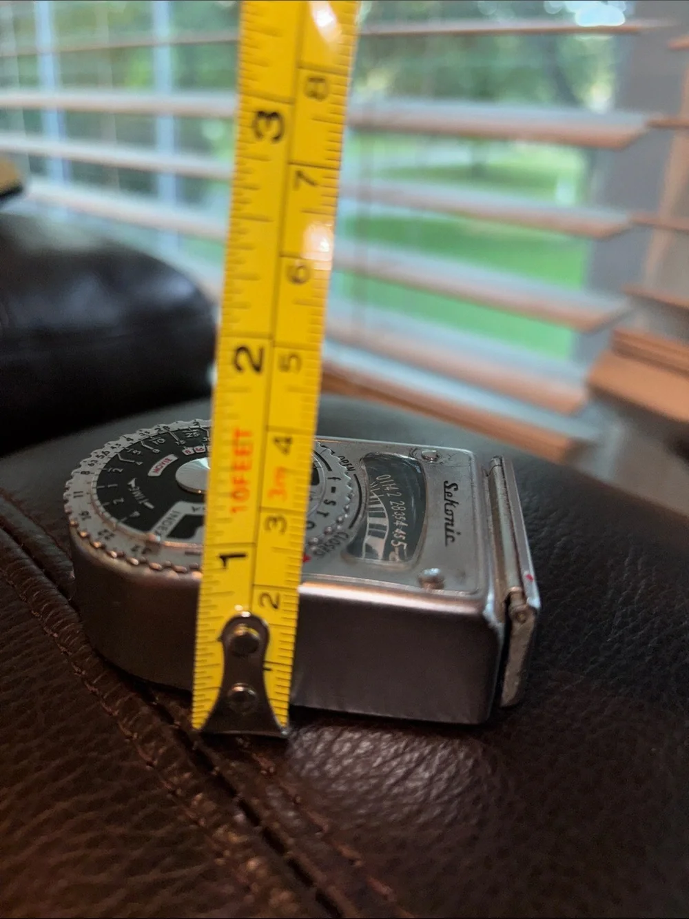 Sekonic L-6 Light Silver Light Meter - Compact Vintage Exposure Meter